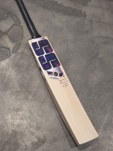 Classic cricket bat brand - bat,