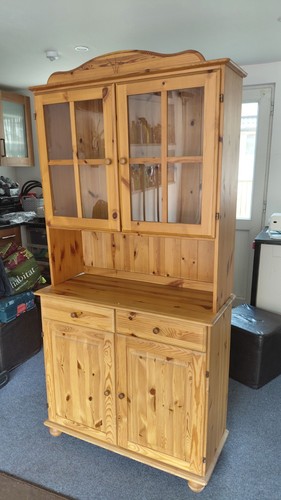 Stunning solid pine kitchen - stunning,