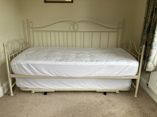 Laura asley day bed - day, with