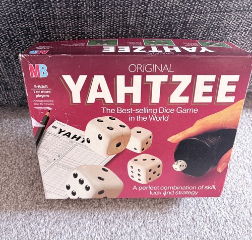 Yahtzee 1982 board - board, dice