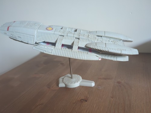 Battlestar galactica plastic - galactica,
