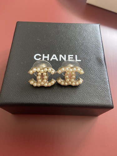 Chanel gold and - cc,