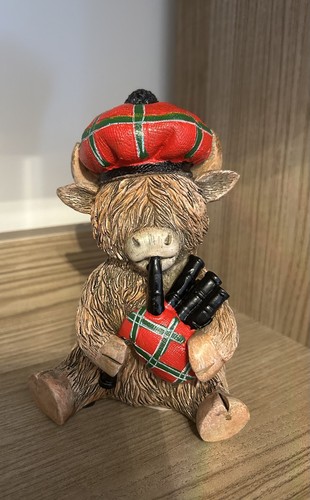 Highland cow bag pipes - highland,