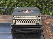 Black Wilding TW200 Mechanical Typewriter With Lid 