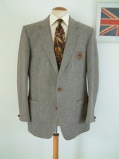 VINTAGE DONEGAL TWEED JACKET BY MAGEE..44"..PATCH POCKETS..LEATHER BUTTONS..WOOL
