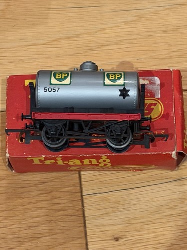 Triang r12 tank wagon - r12,
