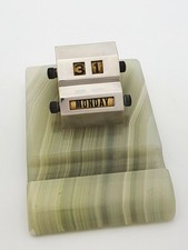 Nice Art Deco Sterling Silver Perpetual Desk Calendar with Green Onyx Base, 1948