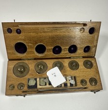 Apothecary weight set in