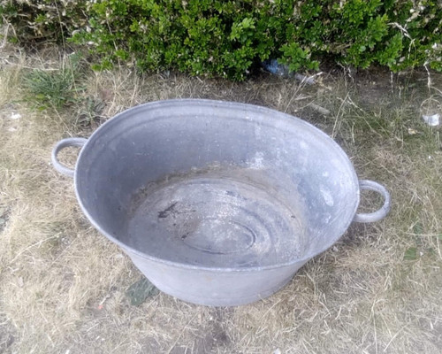 Vintage galvanised tub with - , 2
