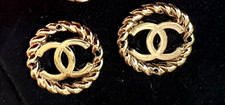 1 CHANEL BUTTON in 2 parts /
