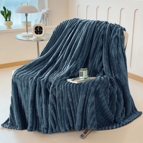 Large faux fur fleece blanket - large,