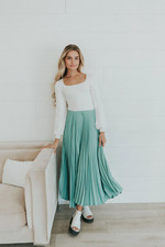 Bnwt zara green - zara, pleated