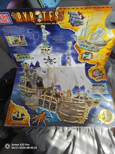 New sealed mega bloks - new, pyrates