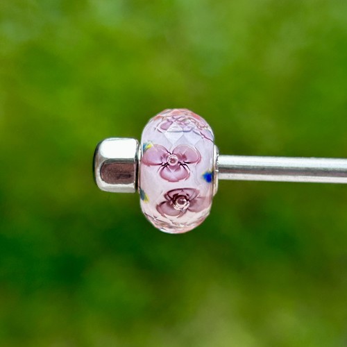 Authentic genuine trollbeads