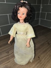 BRUNETTE BUBBLE CUT SINDY DOLL
