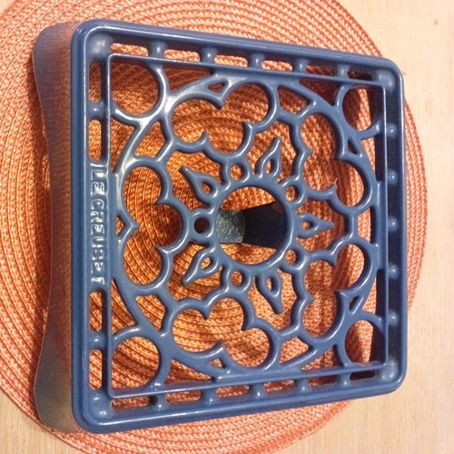 Creuset trivet warmer pot - creuset,