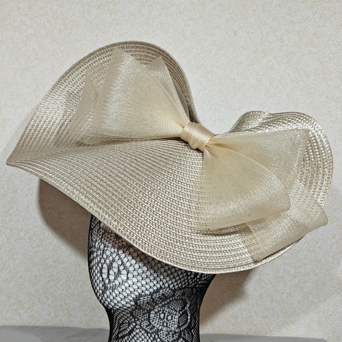 Light champagne straw bow - champagne,