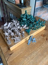 Lot of approx 100 Vintage Plastic Soldiers.  Good condition 