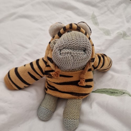 Tips tea monkey wearing - pg,