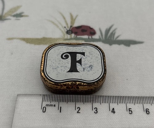 Small name initial metal - f,