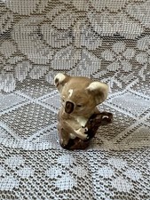 BESWICK 1039 KOALA ON A BRANCH