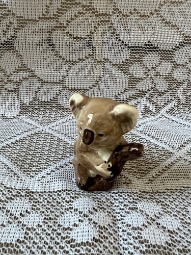 Beswick 1039 koala branch - on, a