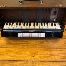 Univox J7 Synthesizer mint
