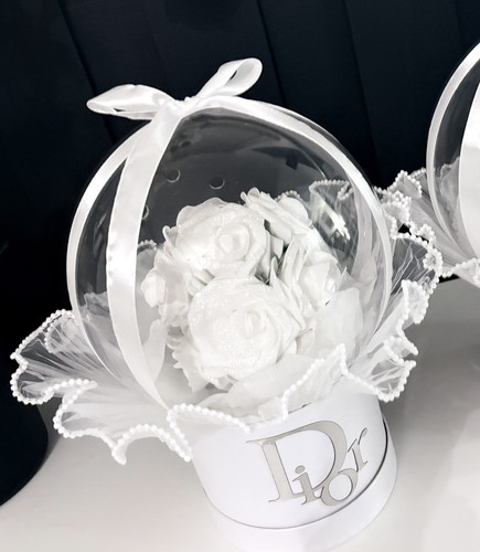 Large white roses - white,