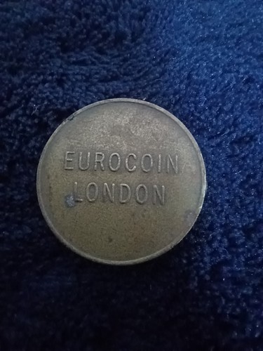 Vintage london brass coloured - london,