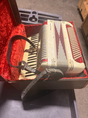 Vintage major piano accordion - major,