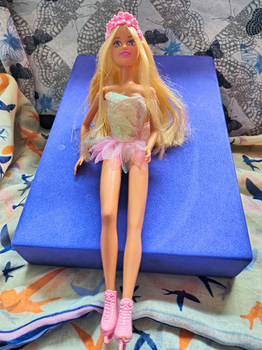 Blonde straight hair - blonde, blue-eyed