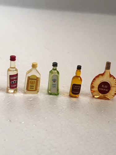 Dolls house miniature - 1:12,