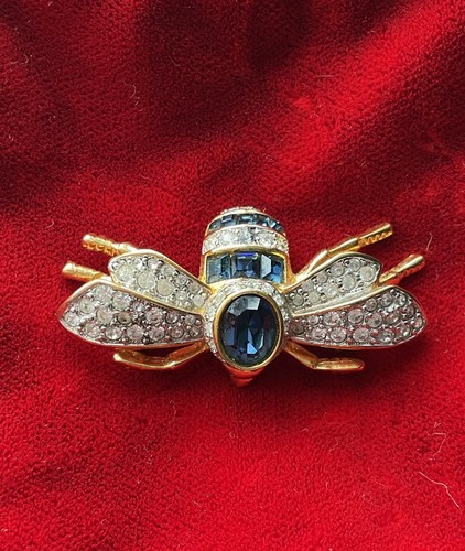 Stunning bee brooch - pin, gold