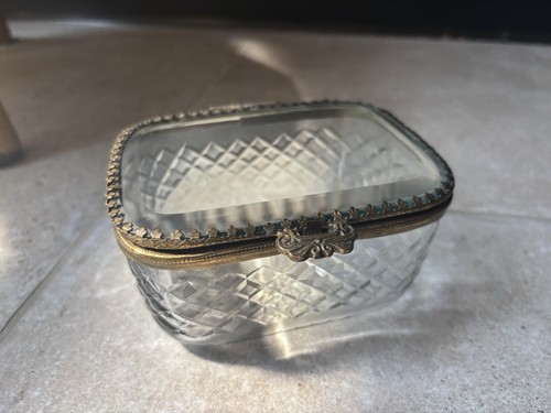 Retro style cut - style, glass
