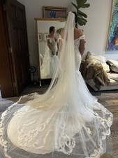 Wedding Dress Unworn!!Was £2400 Never Been Altered Or Worn..Size 14 But I’m A 12