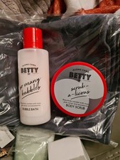 Along Came Betty Bath Gift Set