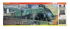 HORNBY 'OO' GAUGE R1024 BR GREEN 4-6-2 A4 QUEEN OF SCOTS STEAM LOCO TRAIN PACK