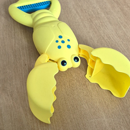 Yellow plastic crab sand - yellow,