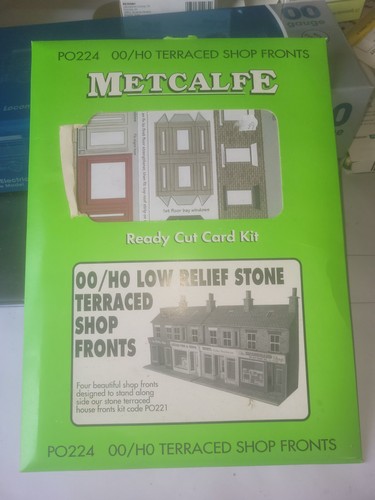 Metcalfe low relief stone - low,