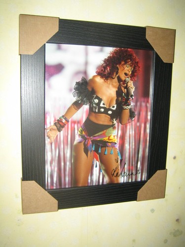 Rihanna signed photo - photo, 8x10