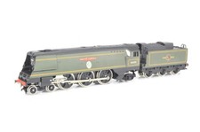 Wrenn OO Gauge W2265 BR Green Late Crest 4-6-2 Streamlined Battle of Britain Cla
