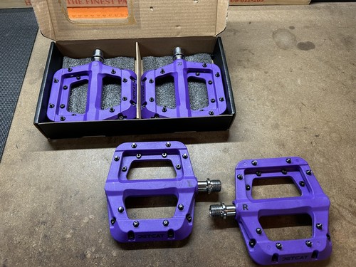 Mountain bike pedals flat - pedals,