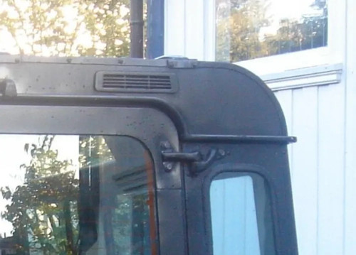Land rover defender rear air - land,