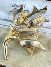 Vintage Flower Brooch Gold