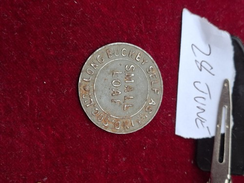 Long buckby small loaf token - loaf,