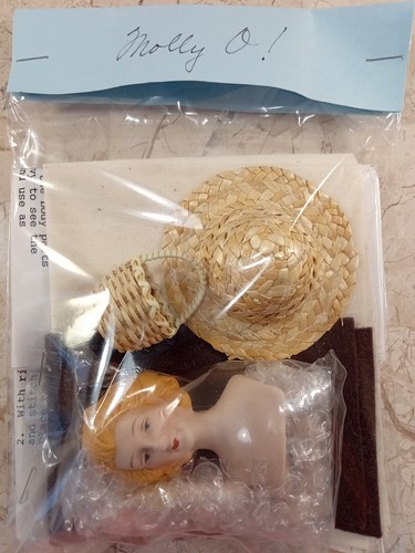 Molly porcelain doll - 8.5",