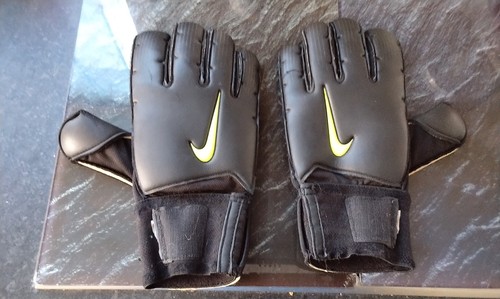 Nike goalkeeper gloves - gloves, size