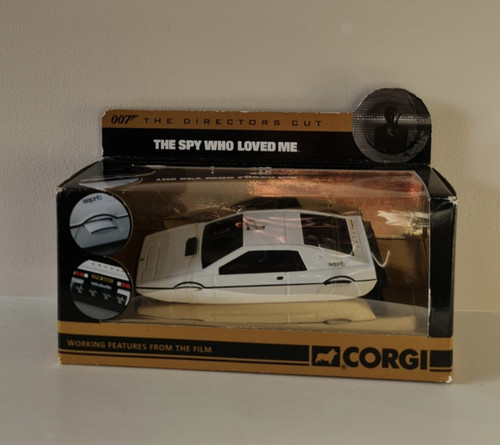 Corgi james bond lotus esprit - lotus,
