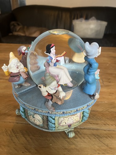 Disney snow white snowglobe - snow,