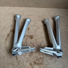 Passenger Rear Foot Pegs Footrest SUZUKI 2008 2009 K8 GSXR 600 750 K9 genuine